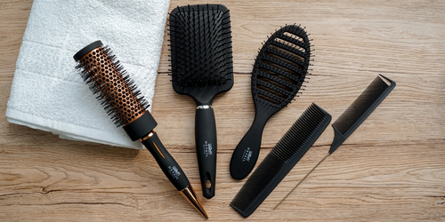 N�stroje, kter� rozhoduj�: Kart��e a h�ebeny Detail � Hair style